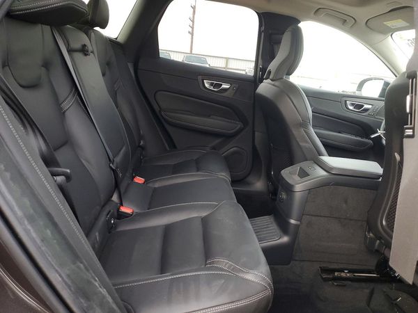 2025 VOLVO XC60