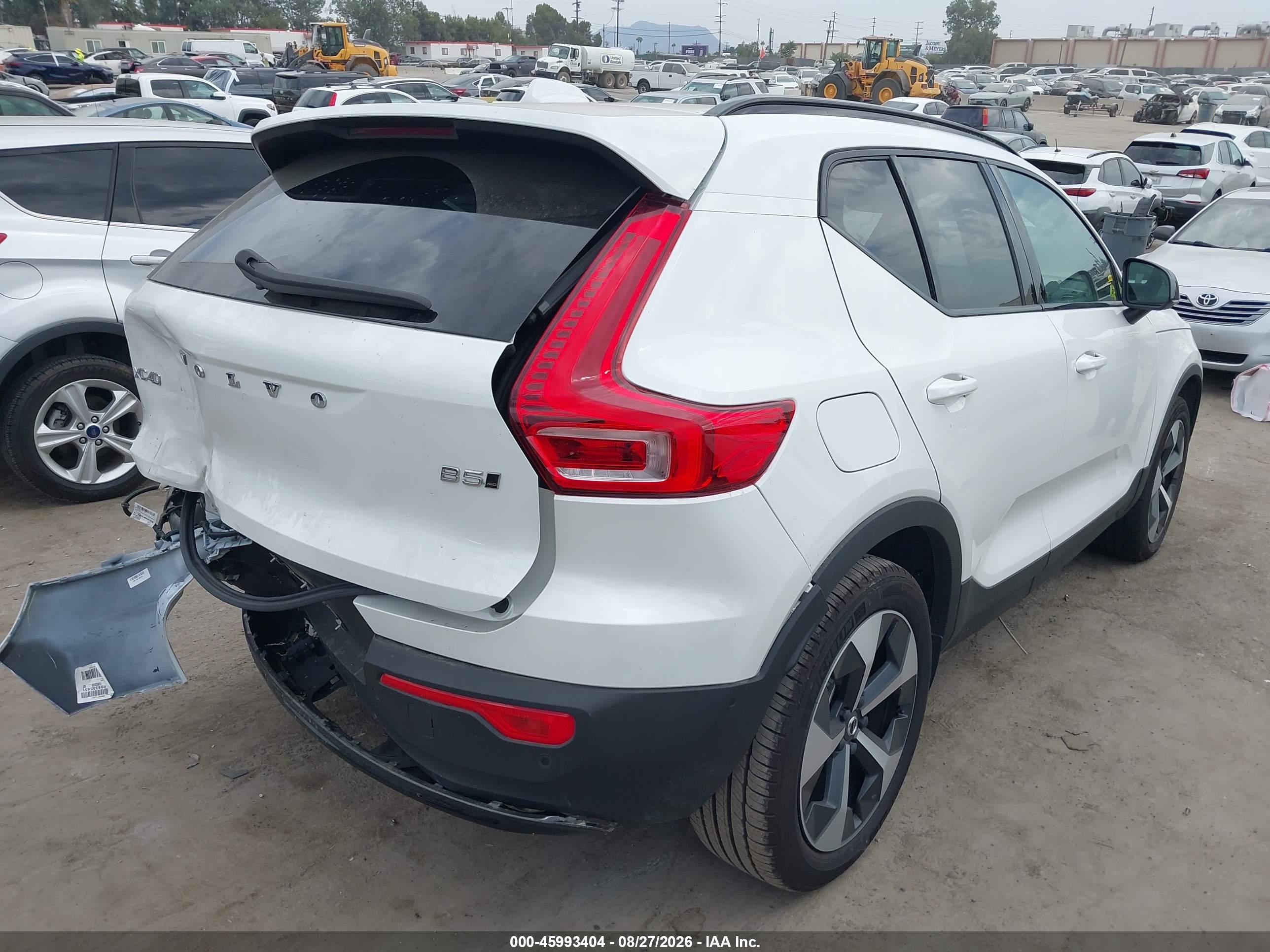 2025 VOLVO XC40 B5 PLUS DARK THEME — I4