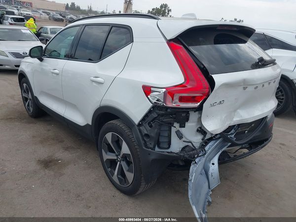 2025 VOLVO XC40 B5 PLUS DARK THEME — I3
