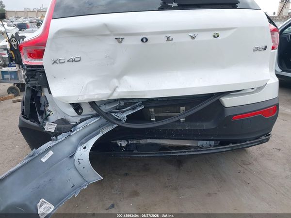 2025 VOLVO XC40 B5 PLUS DARK THEME — I6