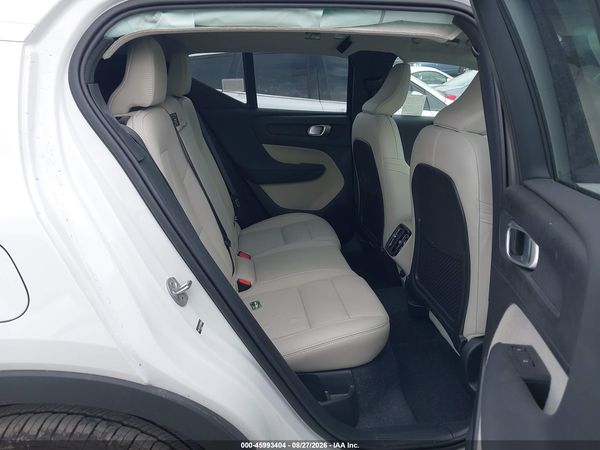 2025 VOLVO XC40 B5 PLUS DARK THEME — I8