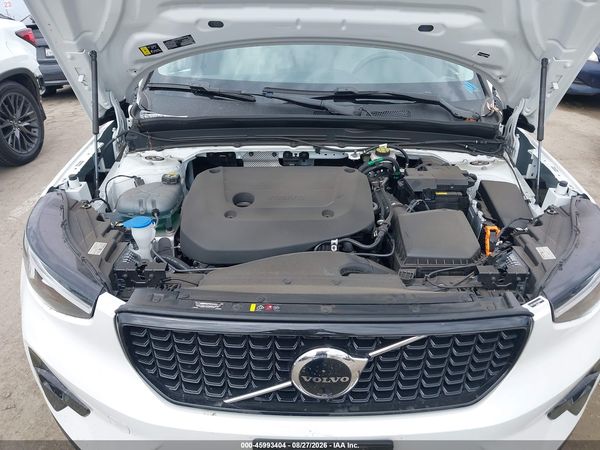 2025 VOLVO XC40 B5 PLUS DARK THEME — I10
