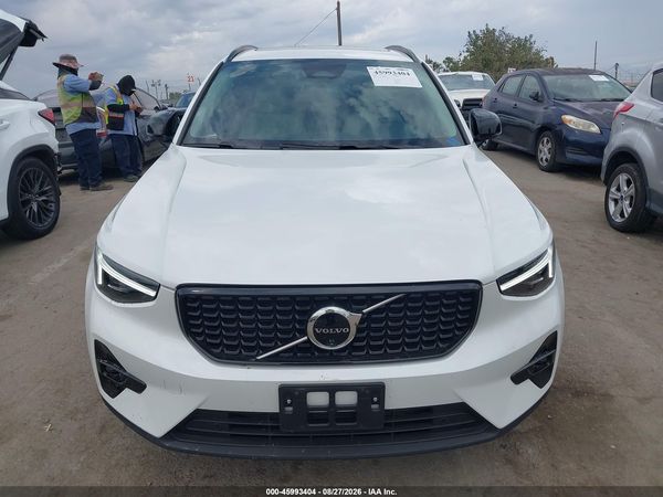2025 VOLVO XC40 B5 PLUS DARK THEME — I115