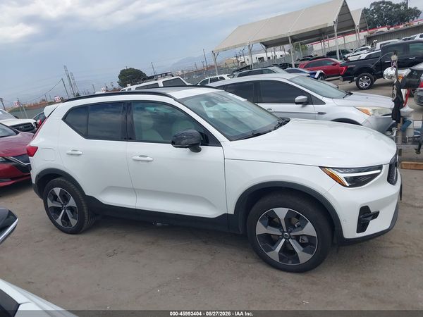 2025 VOLVO XC40 B5 PLUS DARK THEME — I116