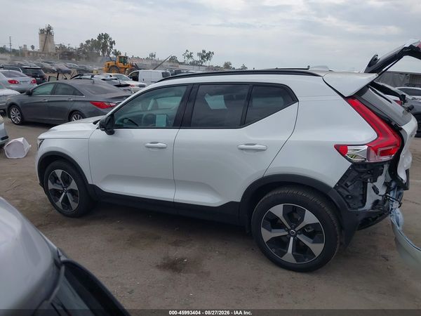 2025 VOLVO XC40 B5 PLUS DARK THEME — I117