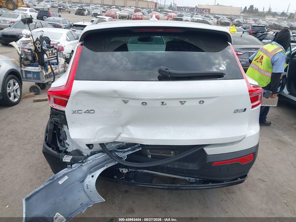 2025 VOLVO XC40 B5 PLUS DARK THEME — I119