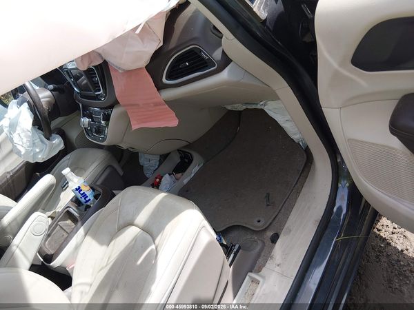 2020 CHRYSLER PACIFICA TOURING L — I5