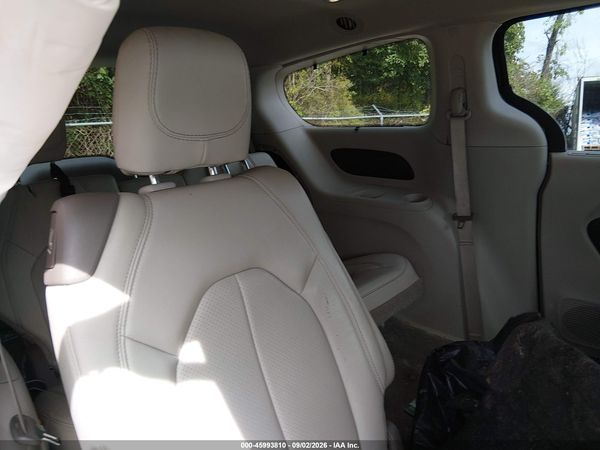 2020 CHRYSLER PACIFICA TOURING L — I8