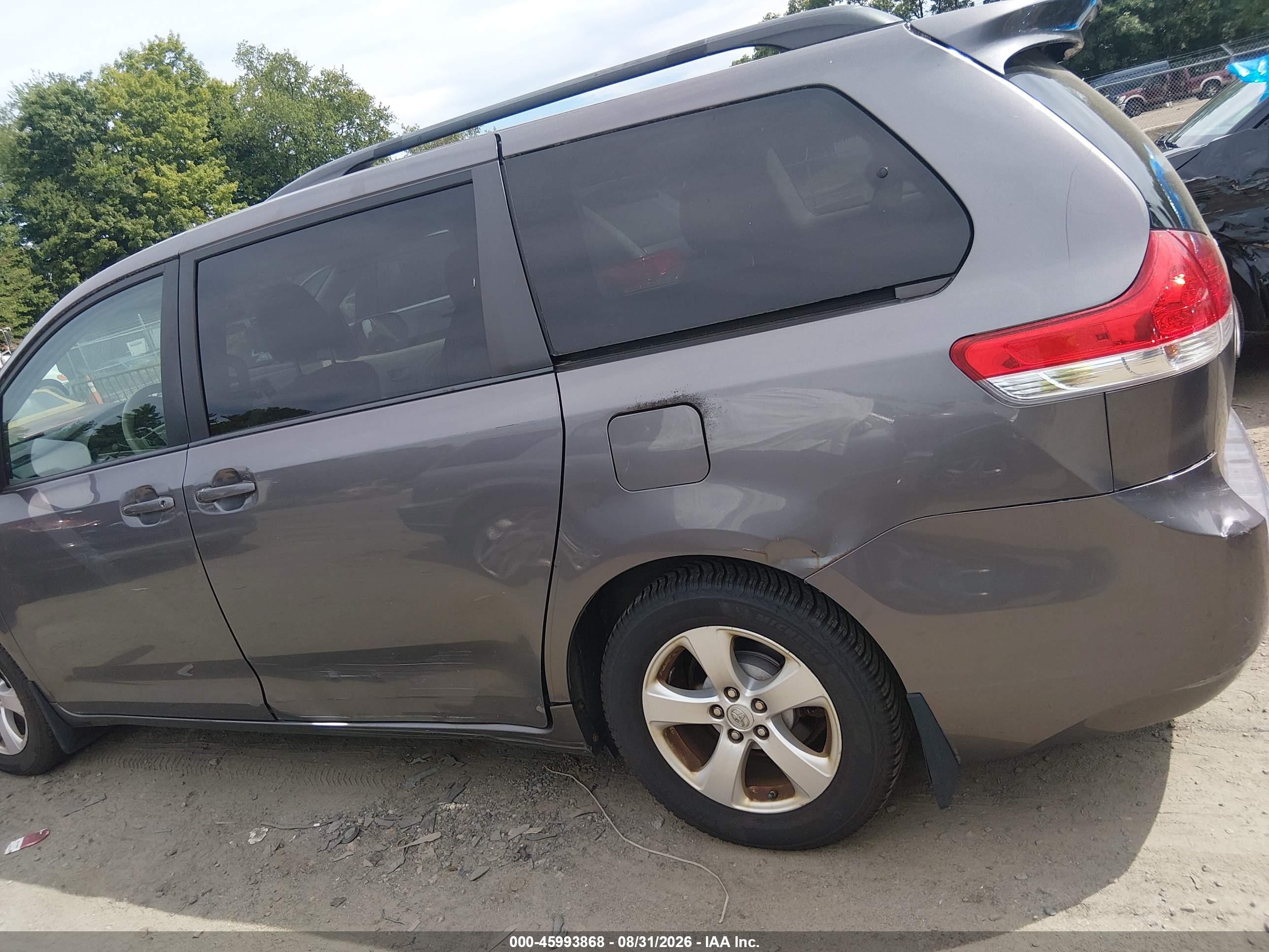 2014 TOYOTA SIENNA LE V6 8 PASSENGER