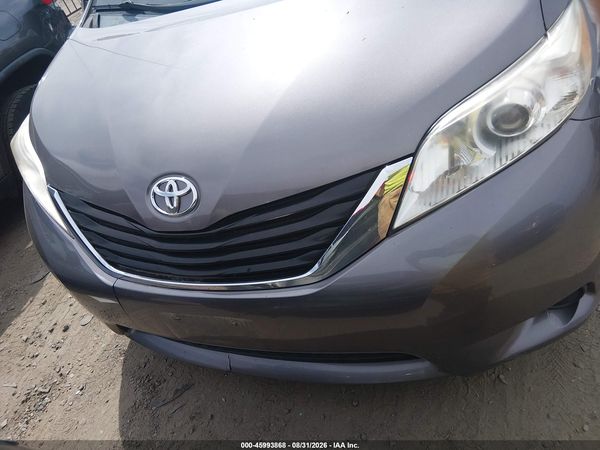 2014 TOYOTA SIENNA LE V6 8 PASSENGER