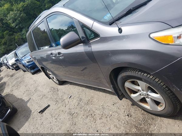 2014 TOYOTA SIENNA LE V6 8 PASSENGER