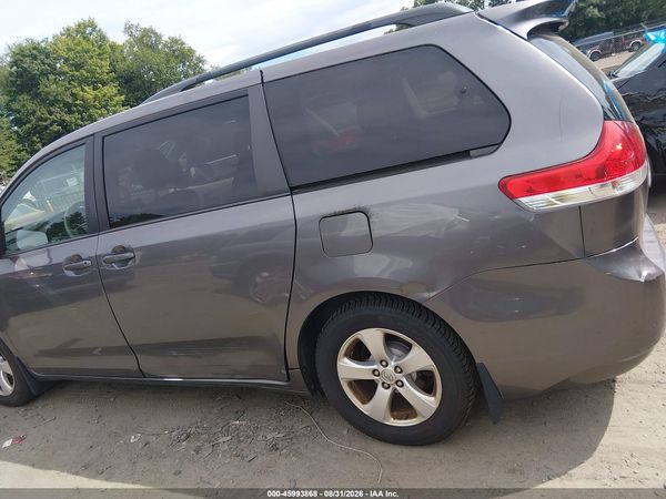 2014 TOYOTA SIENNA