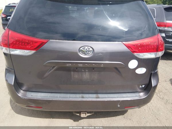 2014 TOYOTA SIENNA LE V6 8 PASSENGER
