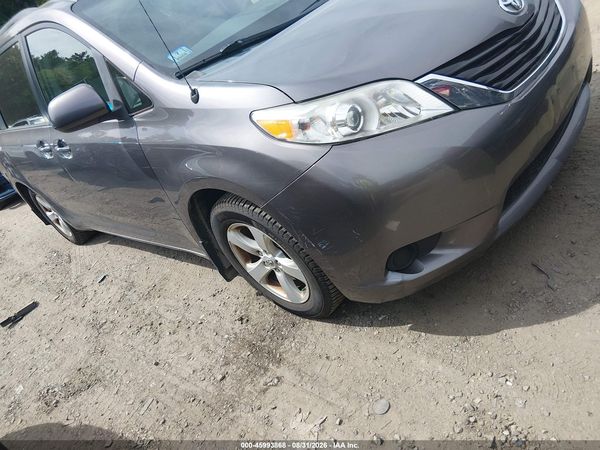 2014 TOYOTA SIENNA LE V6 8 PASSENGER