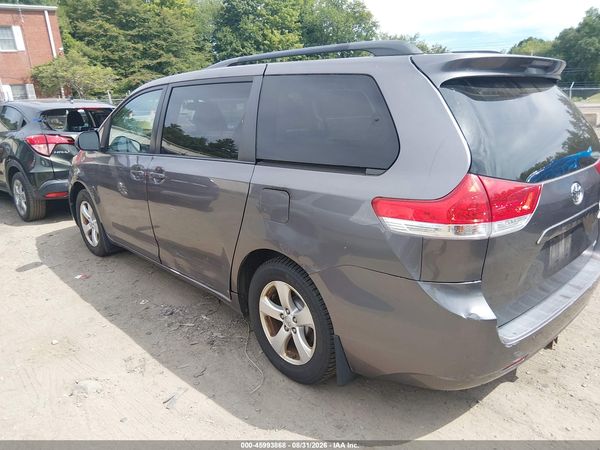 2014 TOYOTA SIENNA LE V6 8 PASSENGER