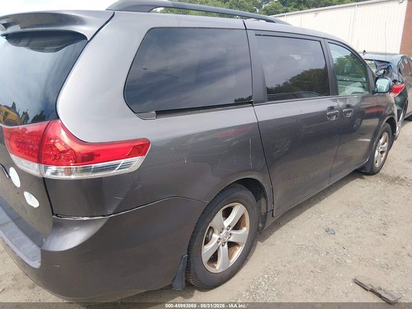 2014 TOYOTA SIENNA LE V6 8 PASSENGER