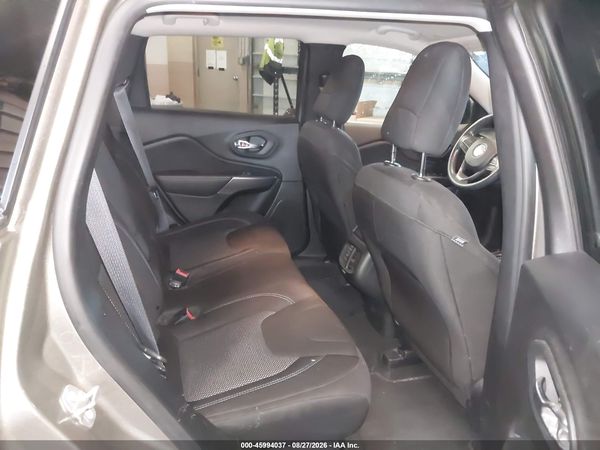 2019 JEEP CHEROKEE LATITUDE 4X4 — I8