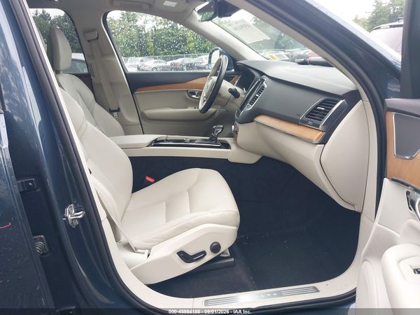 2021 VOLVO XC90 T5 MOMENTUM 7 PASSENGER — I5