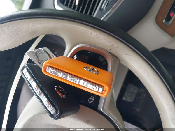 2021 VOLVO XC90 T5 MOMENTUM 7 PASSENGER — I11