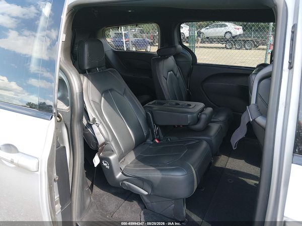 2019 CHRYSLER PACIFICA TOURING L PLUS — I8