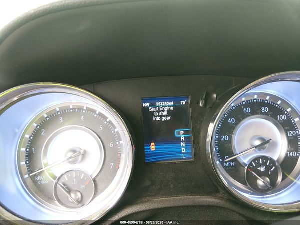 2014 CHRYSLER 300 — I7