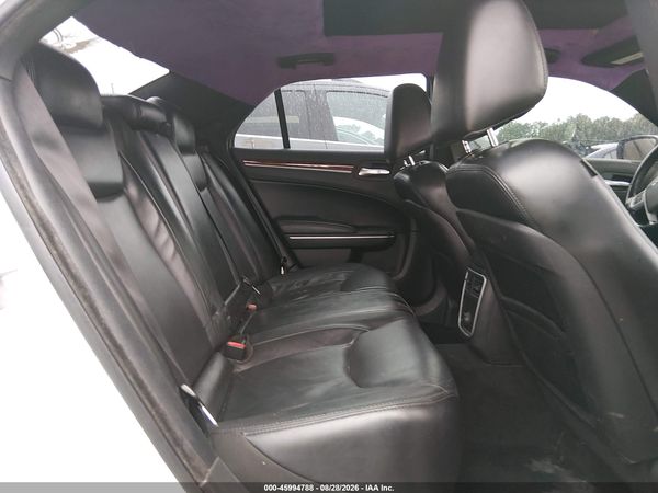 2014 CHRYSLER 300 — I8