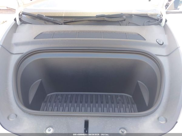2024 TESLA MODEL Y — I10