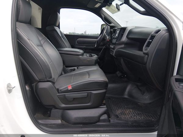 2024 RAM 5500 CHASSIS TRADESMAN/SLT — I8
