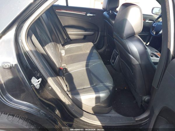 2013 CHRYSLER 300 MOTOWN — I8
