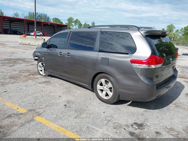 2013 TOYOTA SIENNA LE V6 8 PASSENGER — I3
