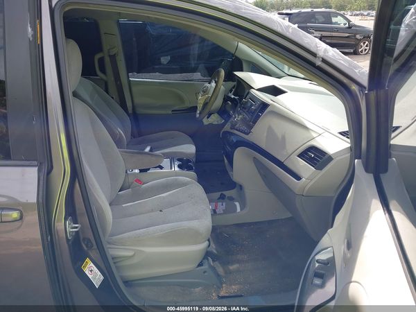 2013 TOYOTA SIENNA LE V6 8 PASSENGER — I5