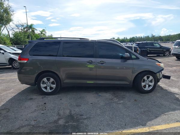 2013 TOYOTA SIENNA LE V6 8 PASSENGER — I116