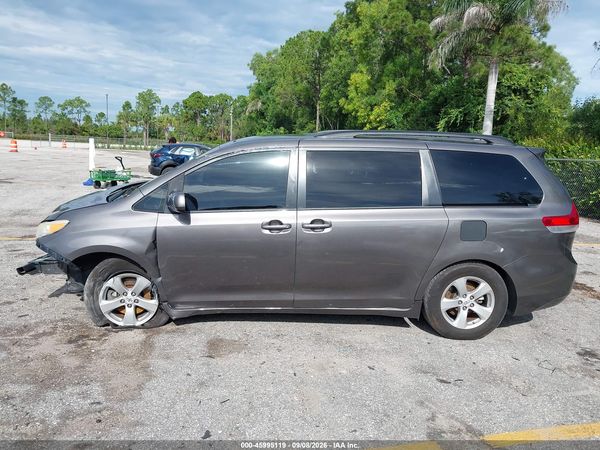 2013 TOYOTA SIENNA LE V6 8 PASSENGER — I117
