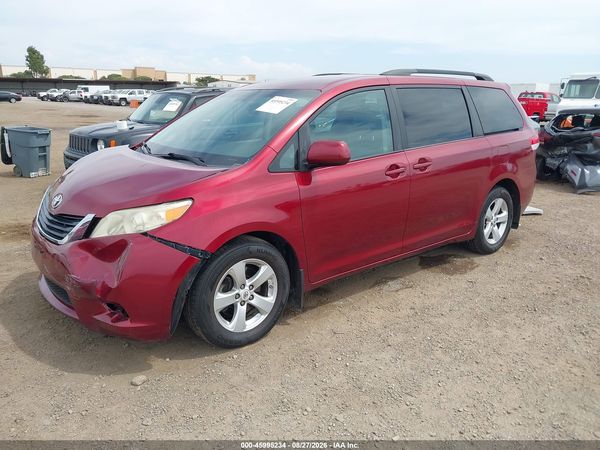 2012 TOYOTA SIENNA — I2