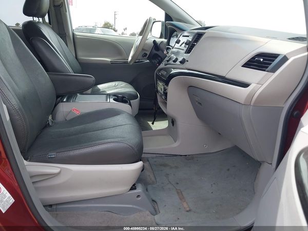 2012 TOYOTA SIENNA LE V6 8 PASSENGER — I5