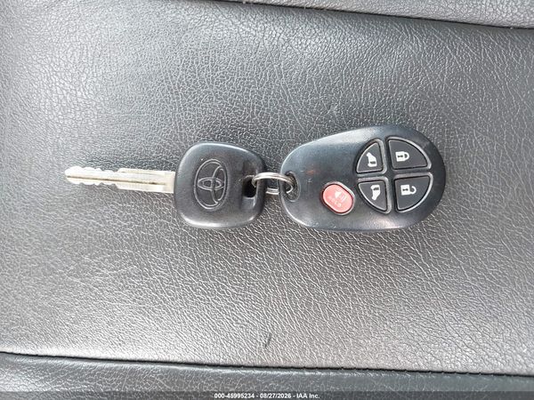 2012 TOYOTA SIENNA LE V6 8 PASSENGER — I11