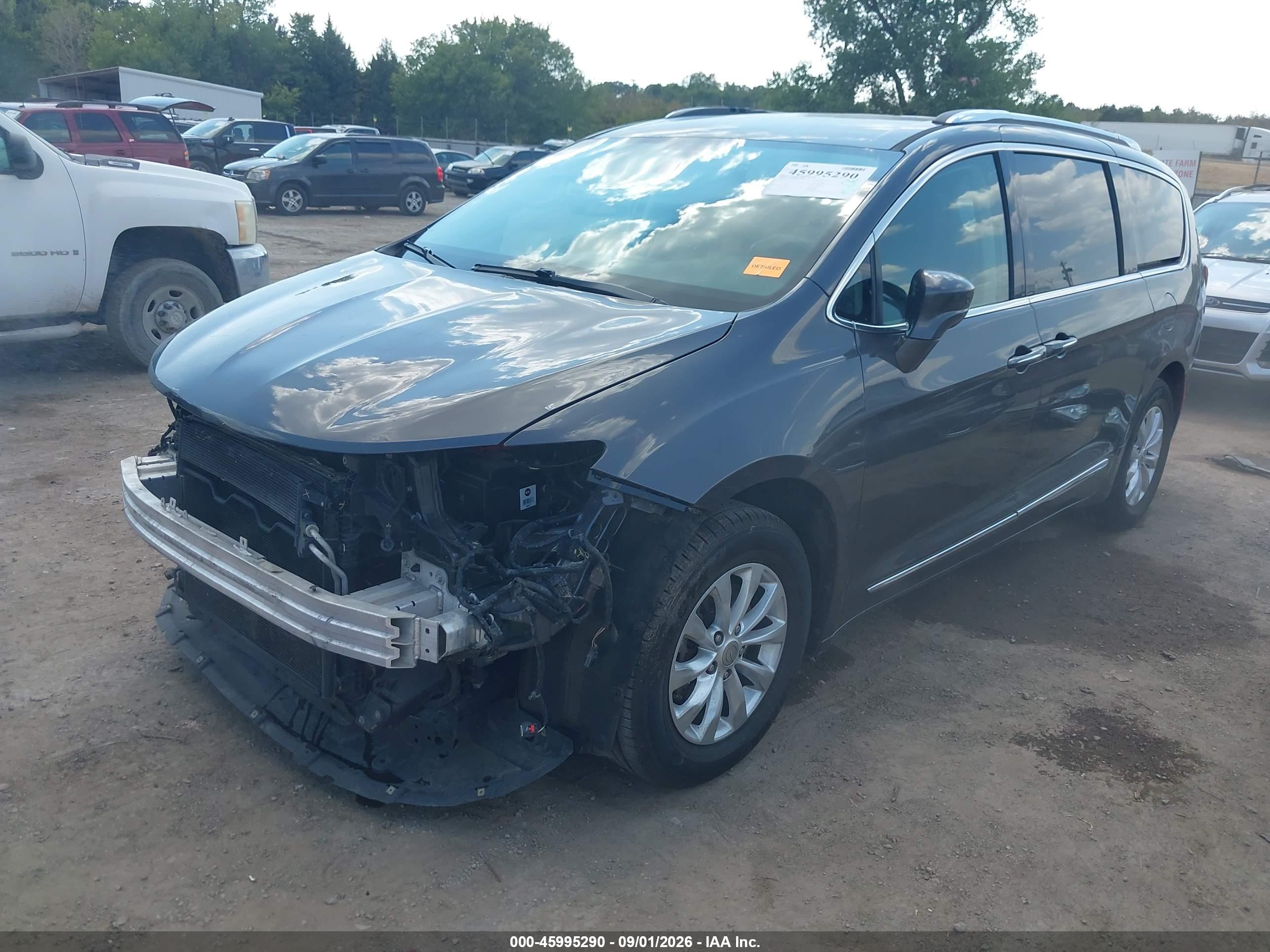 2018 CHRYSLER PACIFICA TOURING L — I2