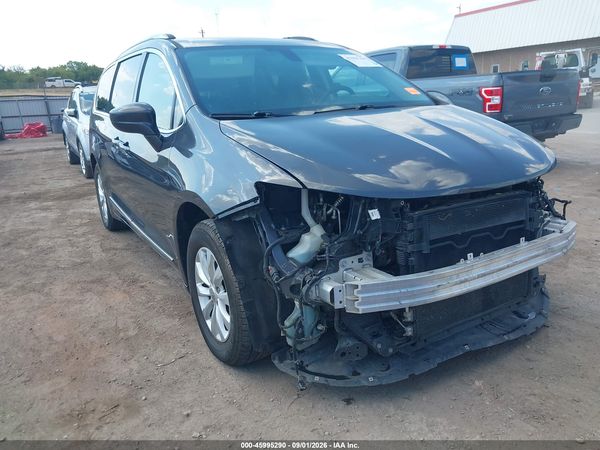 2018 CHRYSLER PACIFICA TOURING L — I1