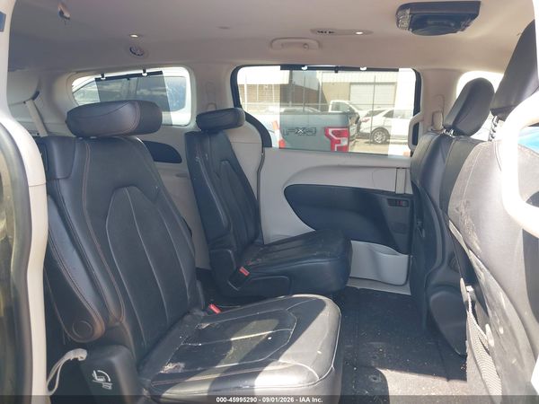 2018 CHRYSLER PACIFICA TOURING L — I8