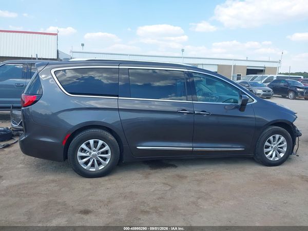 2018 CHRYSLER PACIFICA TOURING L — I116