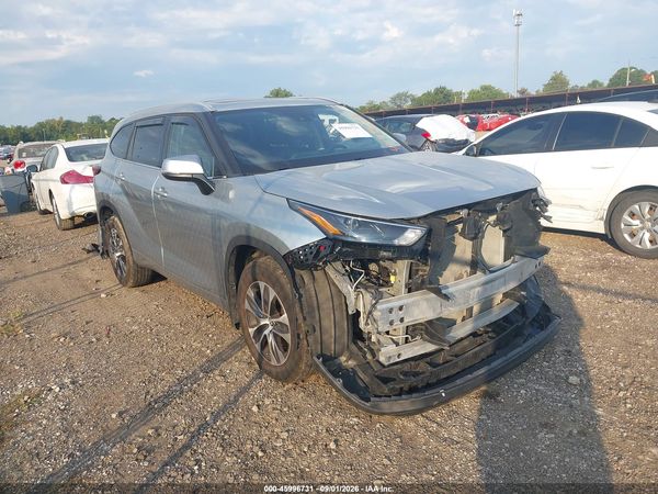 2022 TOYOTA HIGHLANDER XLE — I1