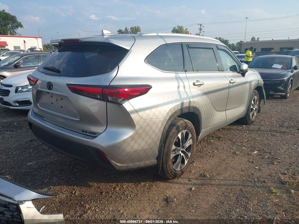 2022 TOYOTA HIGHLANDER XLE — I4