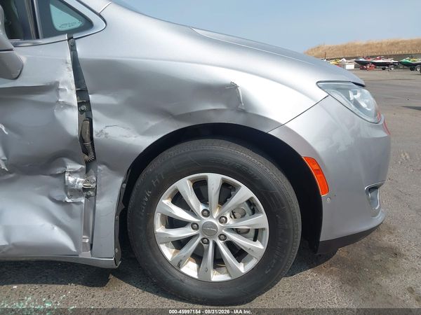 2019 CHRYSLER PACIFICA TOURING PLUS — I6
