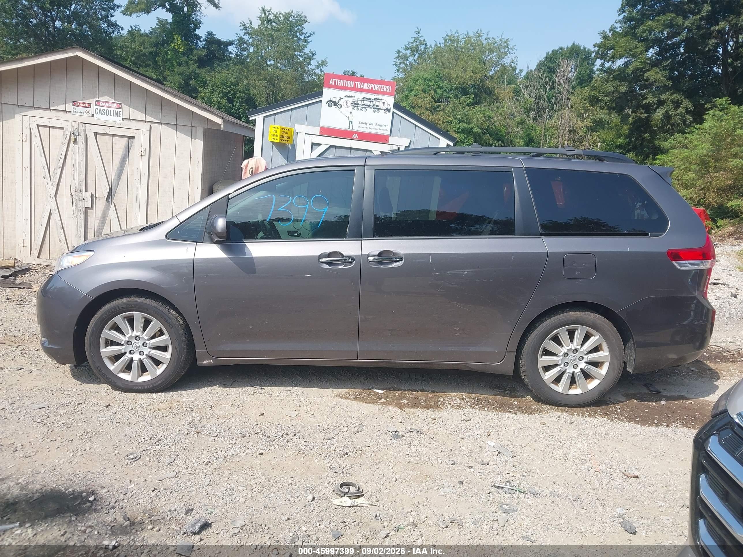 2014 TOYOTA SIENNA XLE 7 PASSENGER