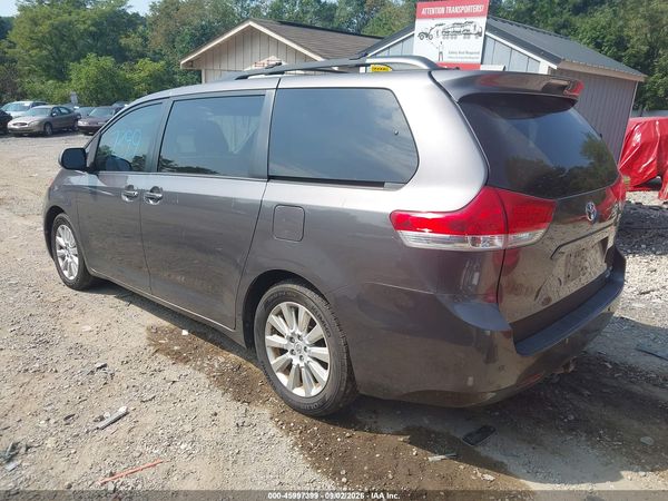 2014 TOYOTA SIENNA XLE 7 PASSENGER