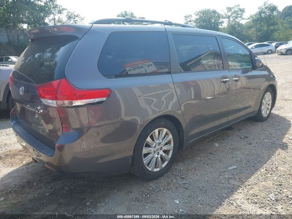 2014 TOYOTA SIENNA XLE 7 PASSENGER