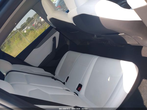 2026 TESLA MODEL Y — I8