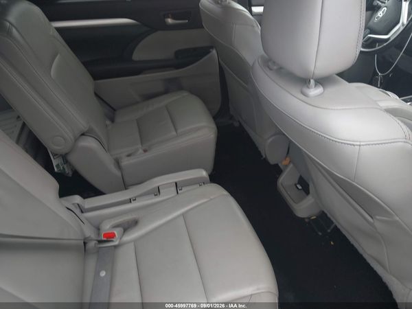 2017 TOYOTA HIGHLANDER XLE — I8