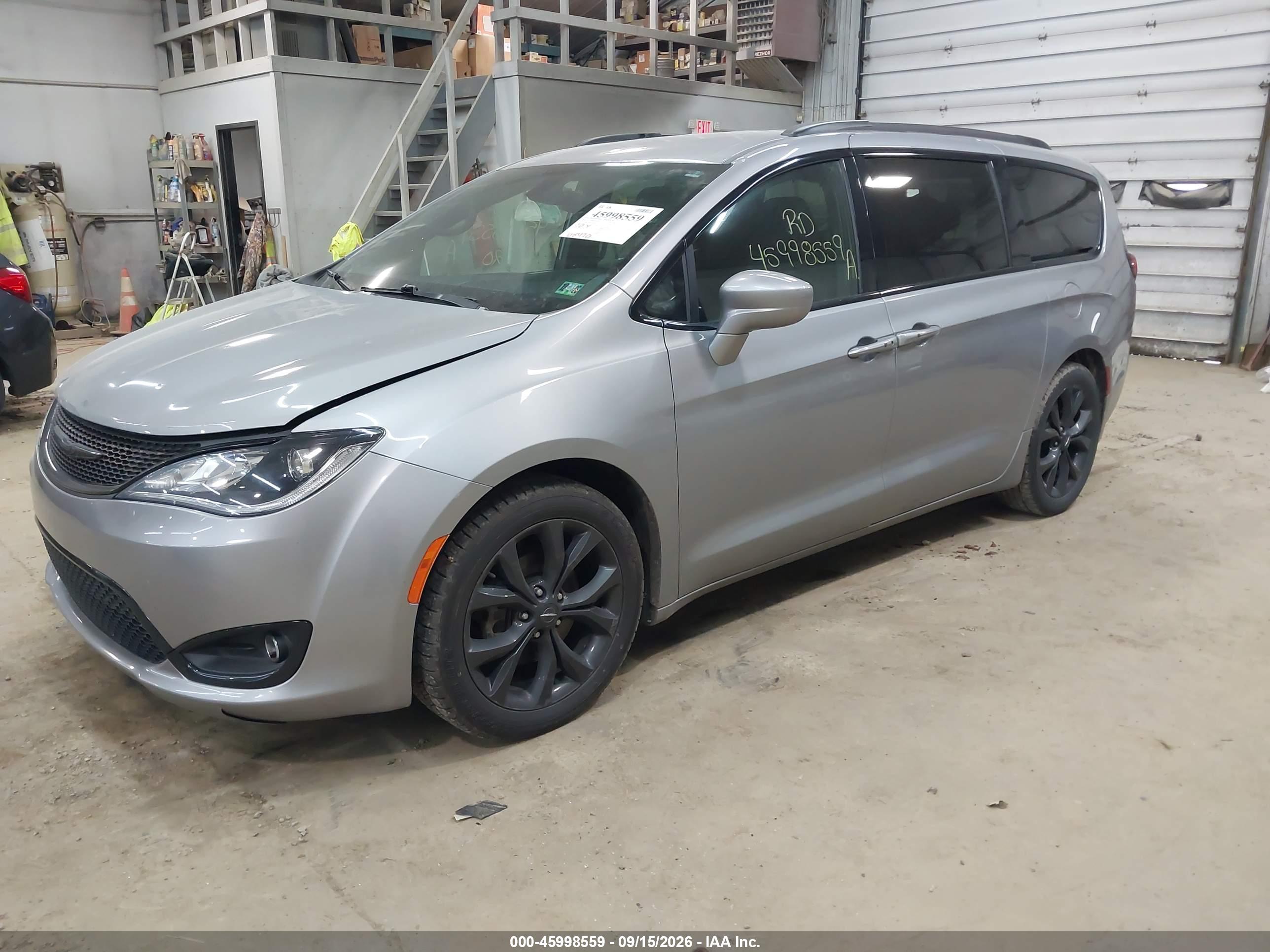 2020 CHRYSLER PACIFICA TOURING L — I2