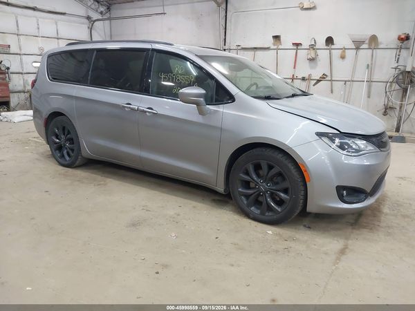 2020 CHRYSLER PACIFICA TOURING L — I1